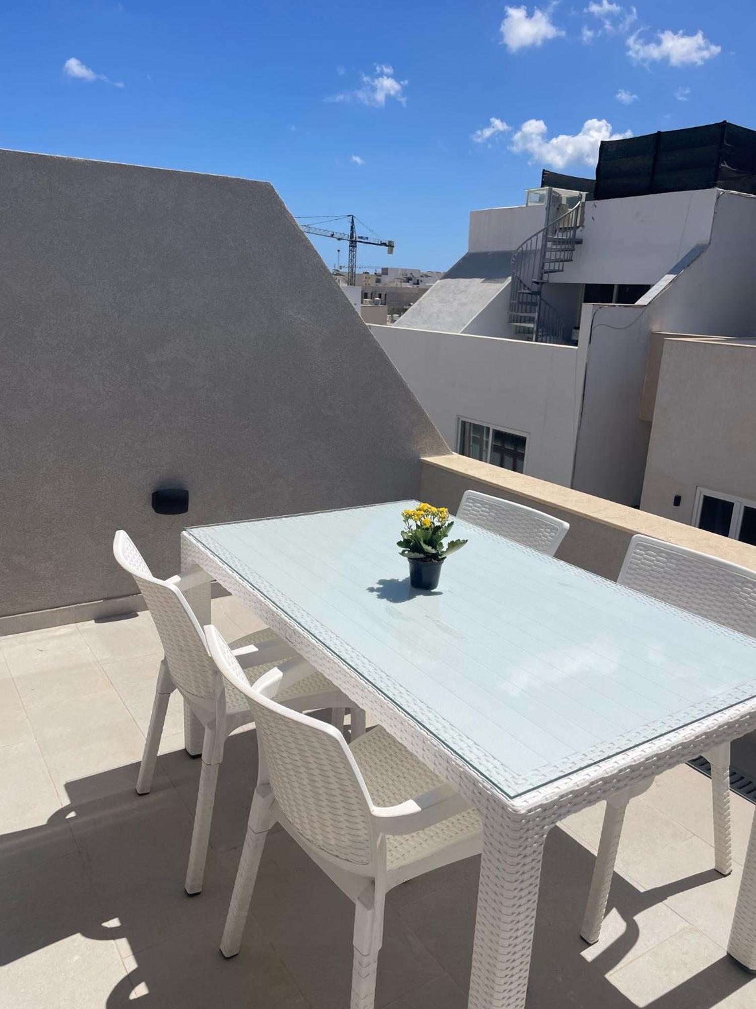Three Bedroom Penthouse San Ġwann エクステリア 写真